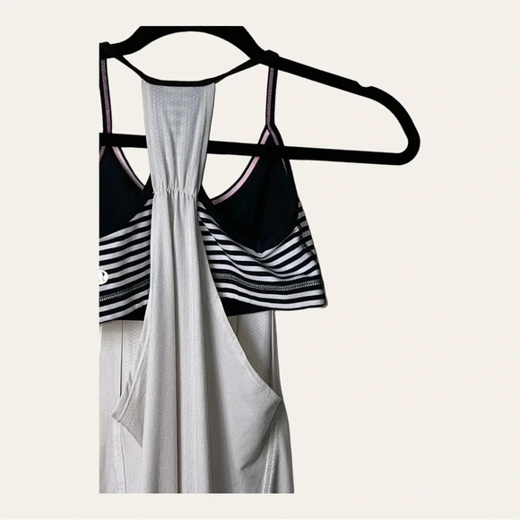 0423. LULULEMON NO LIMITS WHITE AND BLACK STRIPE TANK TOP SIZE 4 - Picture 11 of 12